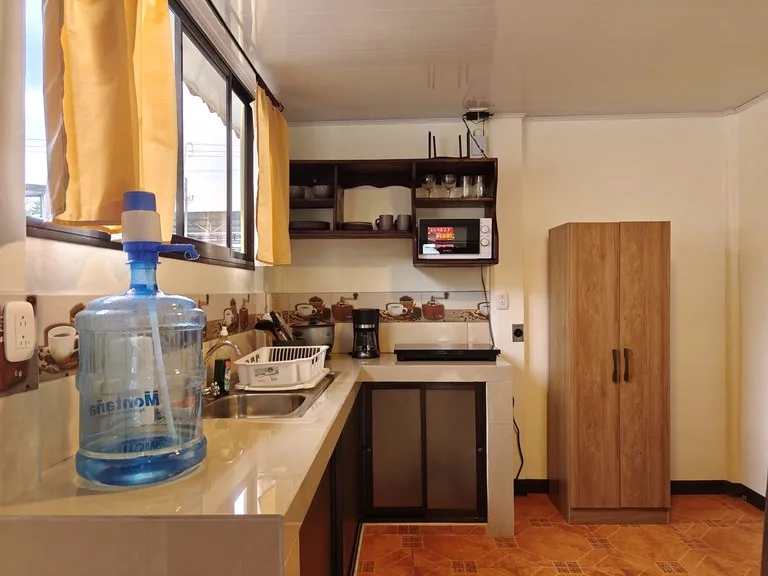 3 Bd/3 Ba - Triplex Apartment with Pool: in Hone Creek, photo 7