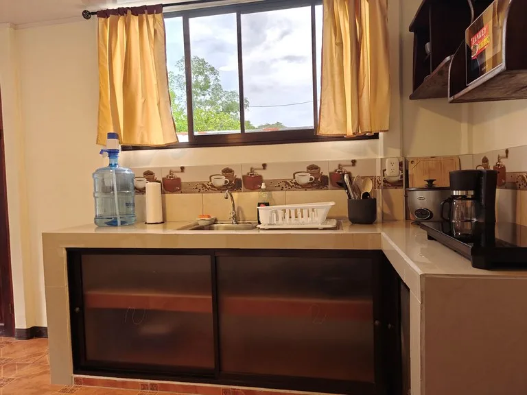 3 Bd/3 Ba - Triplex Apartment with Pool: in Hone Creek, photo 8