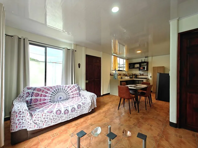 3 Bd/3 Ba - Triplex Apartment with Pool: in Hone Creek, photo 10