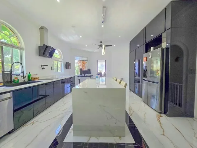 Descubre esta impresionante residencia de lujo ubicada en una de las zonas más exclusivas de Piedades de Santa Ana, dentro de un residencial privado con seguridad 24/7. Diseñada para ..., photo 13