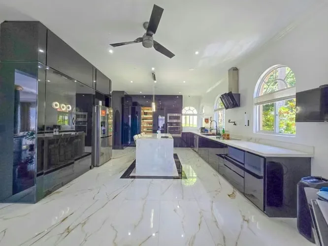 Descubre esta impresionante residencia de lujo ubicada en una de las zonas más exclusivas de Piedades de Santa Ana, dentro de un residencial privado con seguridad 24/7. Diseñada para ..., photo 6