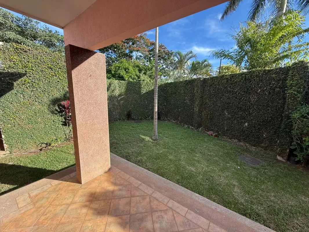 Viva frente al campo de golf en una residencia donde el lujo, la amplitud y la privacidad se unen, photo 15