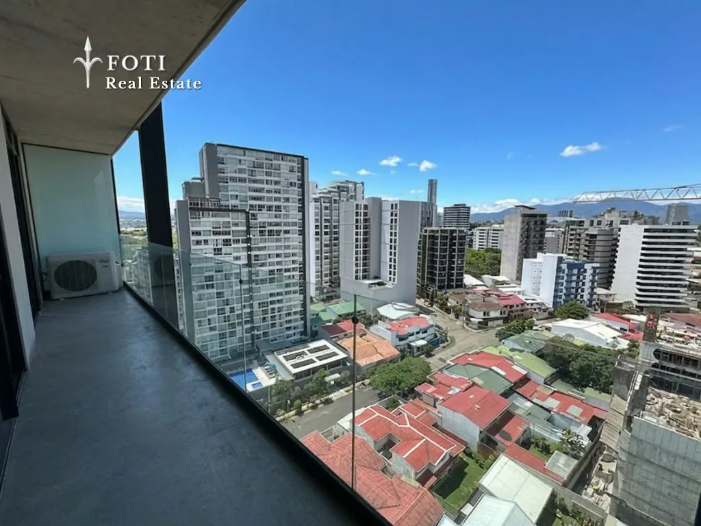 En Rohrmoser, pocas ubicaciones combinan vida urbana y entorno residencial como vivir directamente frente al Parque del Café. En Condominio ONE, este apartamento suma a esa ubicación ...