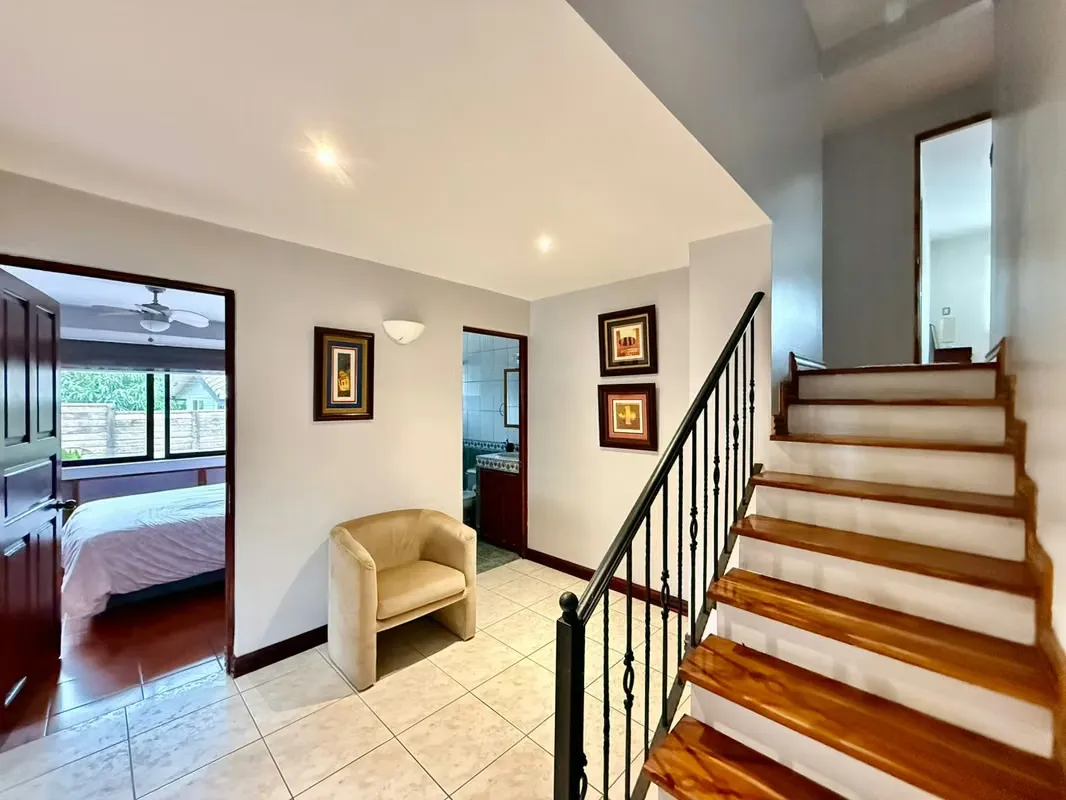 ESCAZU GUACHIPELIN LARGE HOUSE WITH POOL IN RESIDENTIAL, photo 11