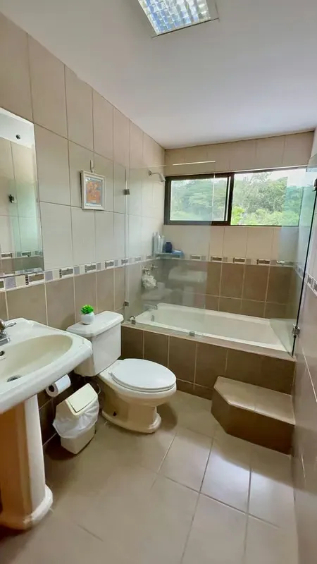 ESCAZU GUACHIPELIN LARGE HOUSE WITH POOL IN RESIDENTIAL, photo 4