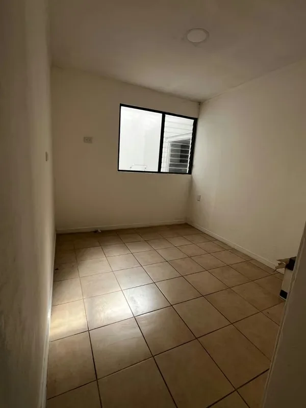 Se alquila local comercial para oficinas/consultorios/estetica/produccion/tienda/etc. NO Restaurante., photo 2