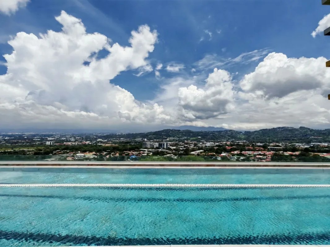 Descubre tu nuevo hogar en una de las zonas más cotizadas de Santa Ana. Este moderno apartamento ..., photo 2