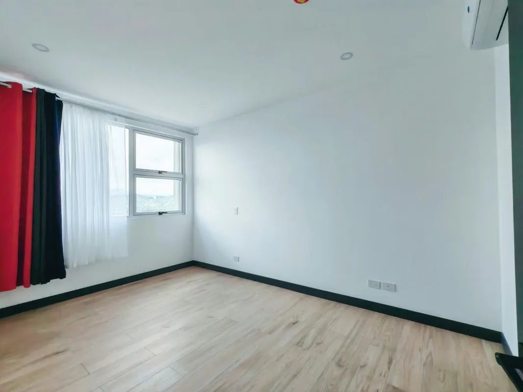 Descubre tu nuevo hogar en una de las zonas más cotizadas de Santa Ana. Este moderno apartamento ..., photo 7