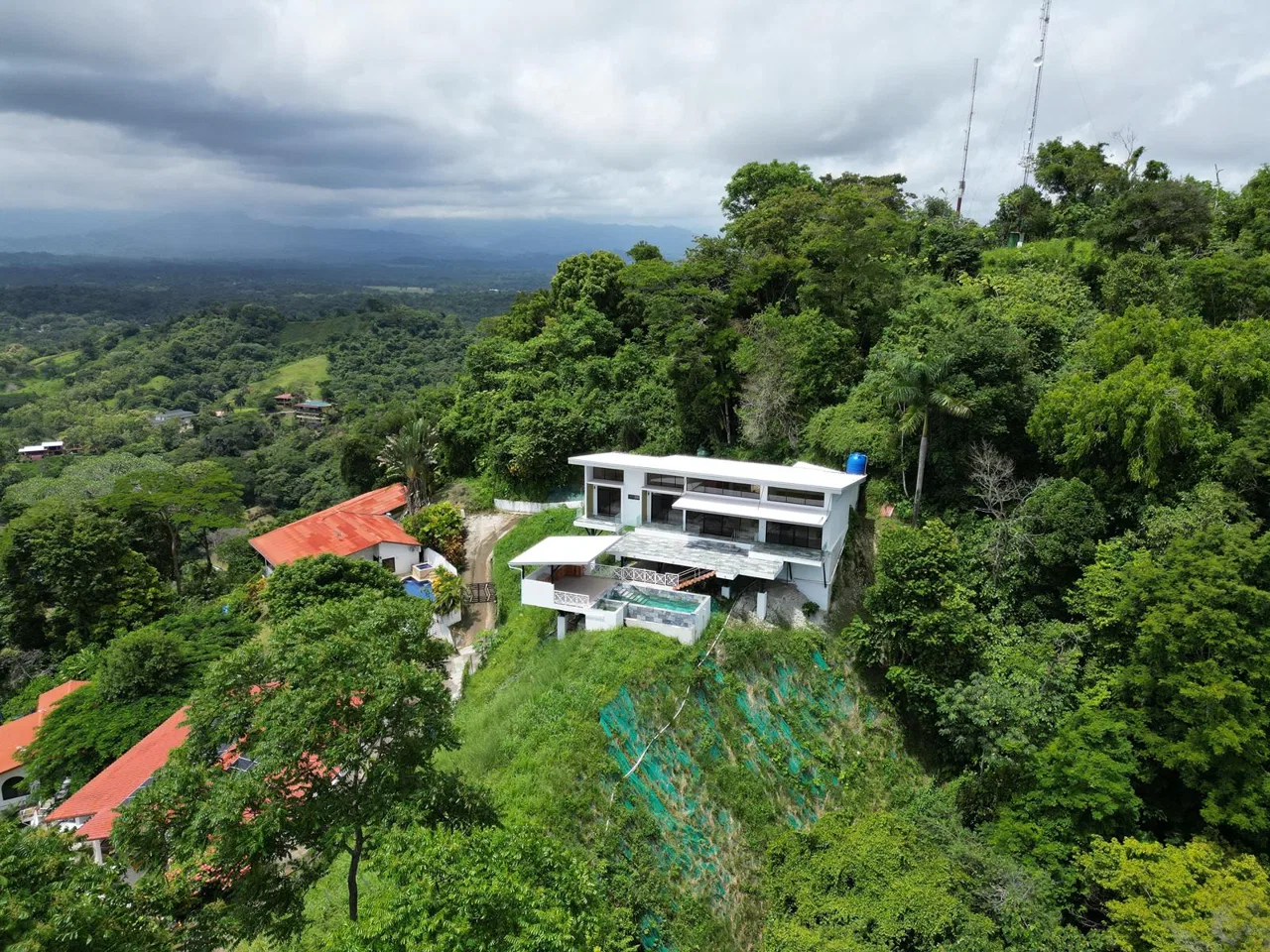 Modern Elegance Meets Incomparable Views, 3BDR&3Baths Home