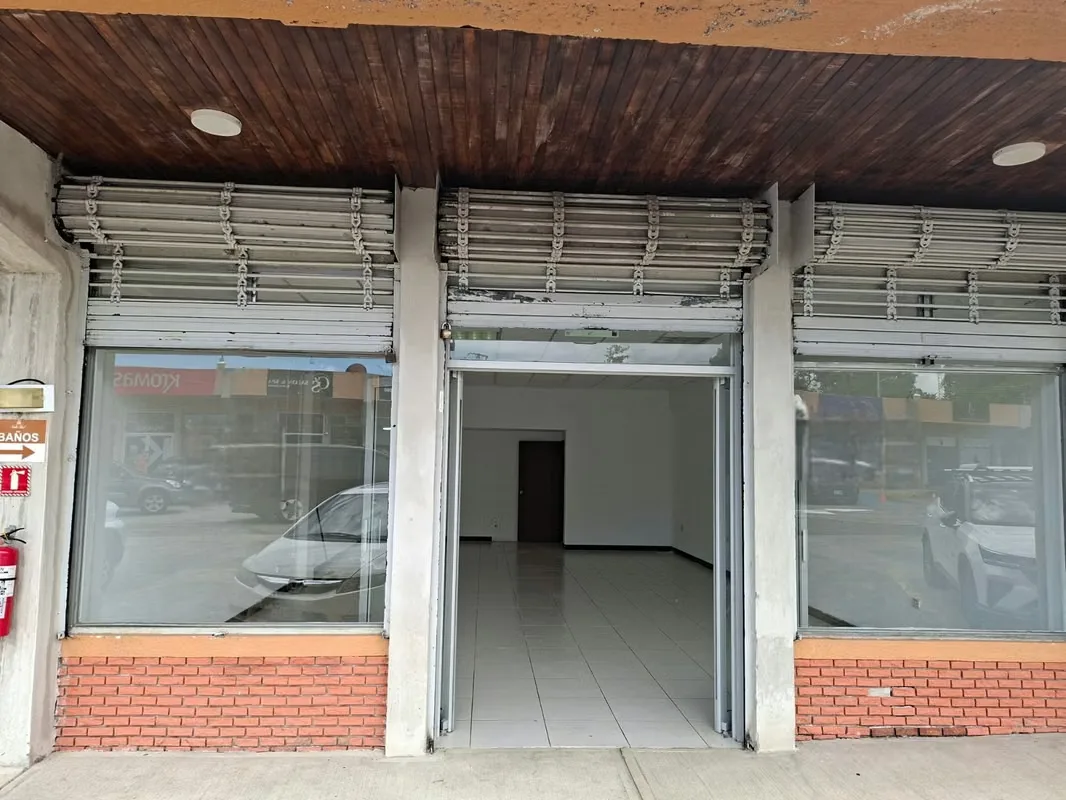 Local 66 m2 en Centro Comercial en San Pedro