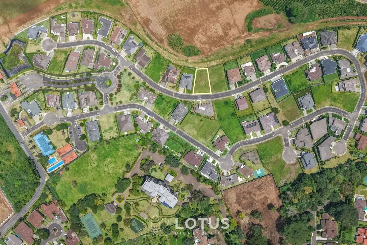 Terreno en Venta en Condominio El Herrán, Curridabat — 852 m², Cód. AJ089