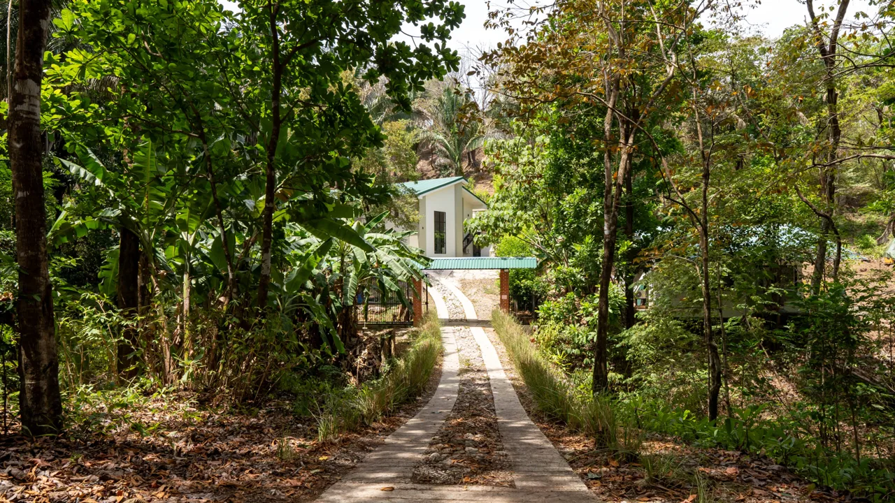 LUXURIOUS JUNGLE VIEW VILLA, Sámara