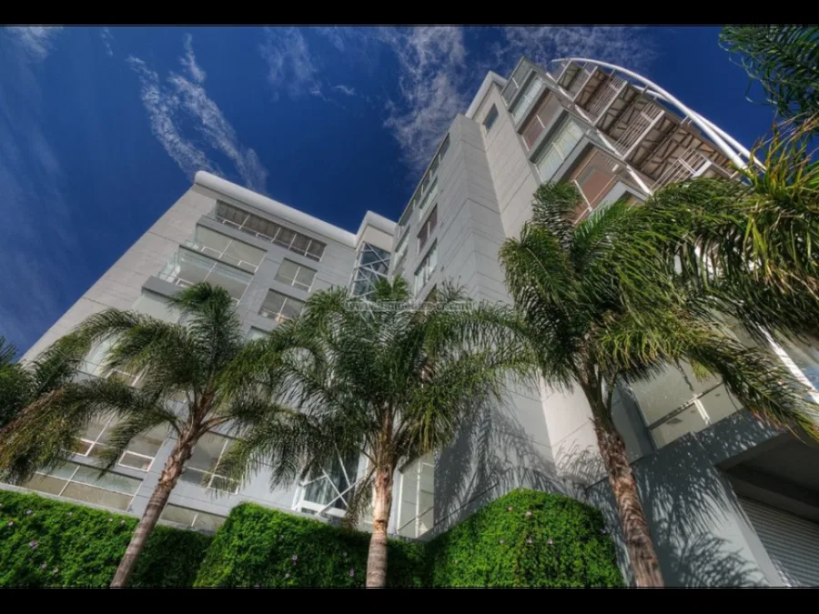 Exclusivo apartamento de finos acabados y amplios espacios en Escazu