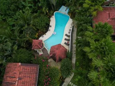 Retiro junto al río con 6 villas, suite, piscina de agua salada y terraza para yoga., photo 4
