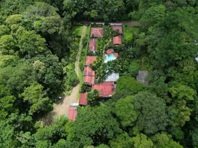Retiro junto al río con 6 villas, suite, piscina de agua salada y terraza para yoga., photo 6