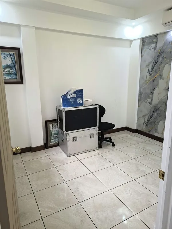 CONSULTORIO U OFICINA EN ROHRMOSER (POR FINAL DEL BOULEVARD).