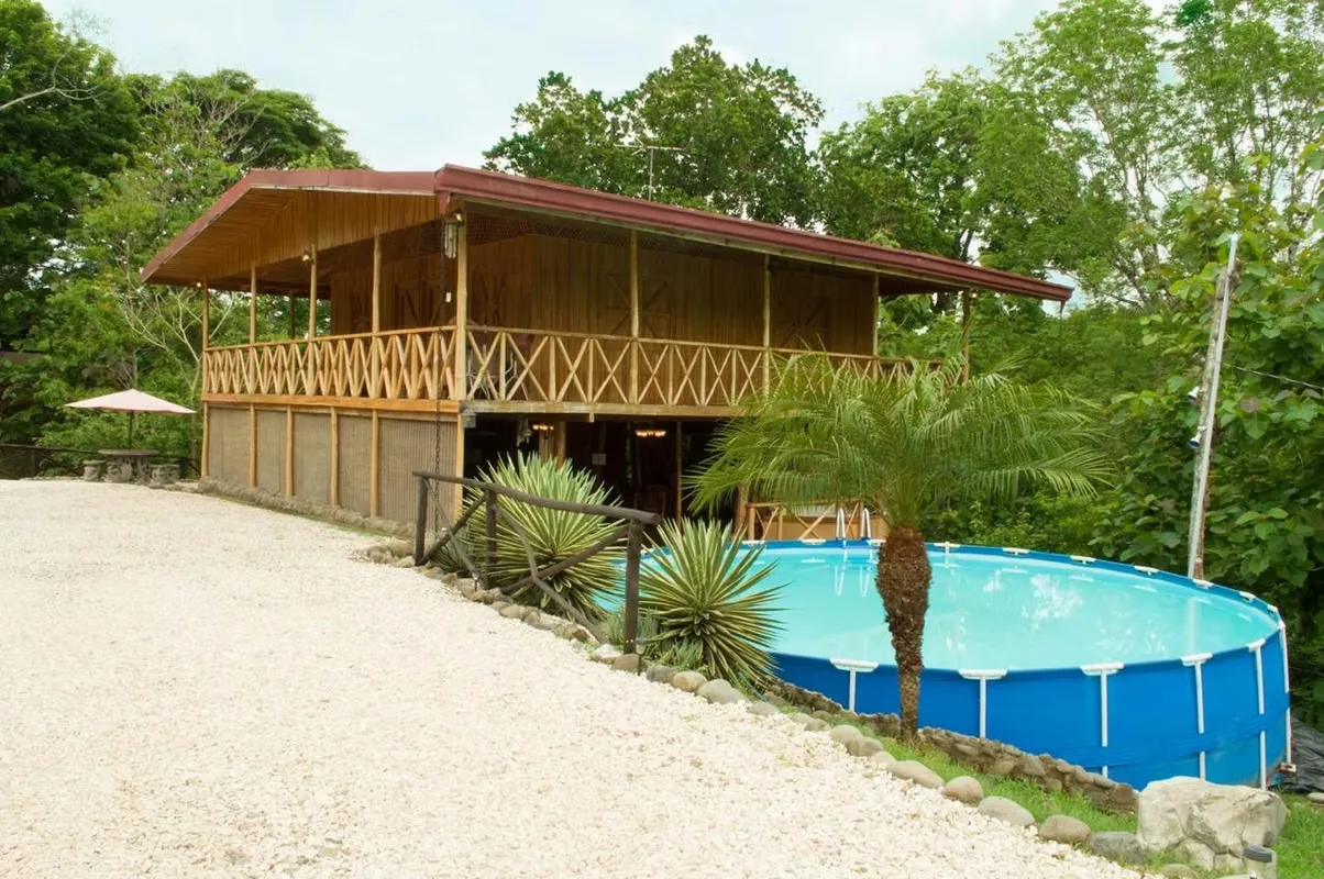 Exclusiva casa de madera de 5 dormitorios con piscina y jacuzzi, cerca de famosas playas, Montezuma, Santa Teresa, ect..