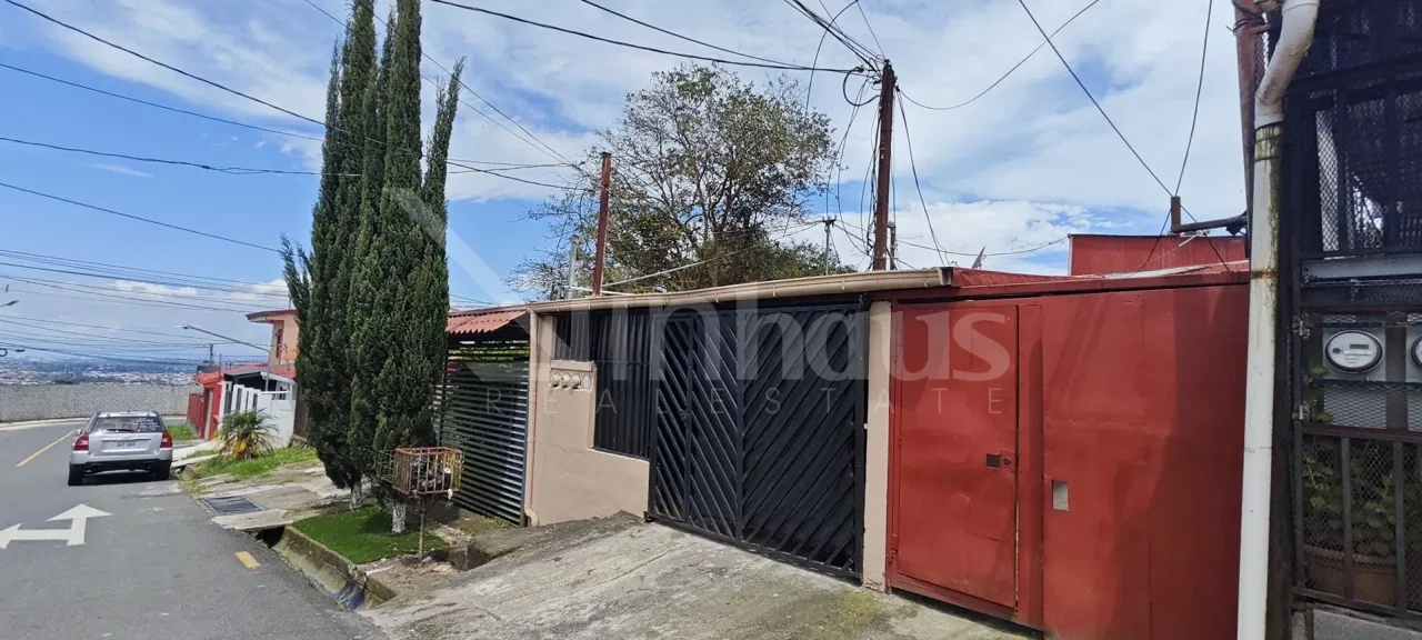 Se Vende Propiedad 3 Casas con 2 Apartamentos