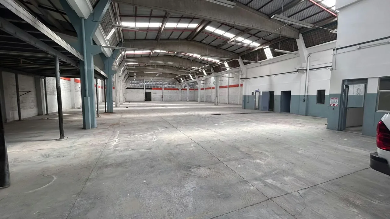 Industrial warehouse for rent in Pavas | 2,100 m² | 9 m height