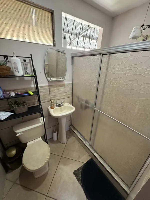 Sale of two houses in Sabanilla, in front of the UCR sports facilities. It is an excellent opportunity to develop apartments, restaurants and investment. It is in a mixed use area and ..., photo 11