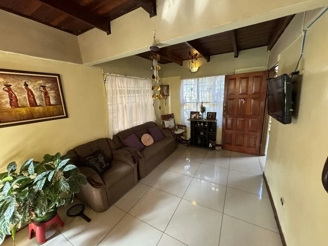 Sale of two houses in Sabanilla, in front of the UCR sports facilities. It is an excellent opportunity to develop apartments, restaurants and investment. It is in a mixed use area and ..., photo 10