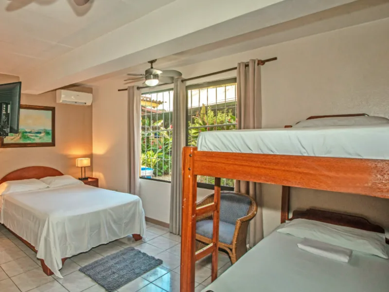 8 Bed Hotel / Leisure For Sale in Playas Del Coco, photo 3