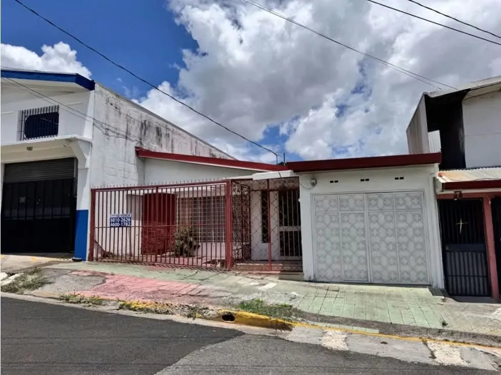 Te presento esta hermosa casa ubicada en Central, San José, ideal para aquellos que buscan un hogar en una excelente zona de Costa Rica. Con una área total de terreno de 300.0 m2 y un ...