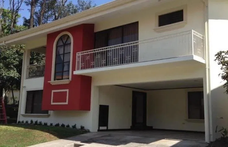Venta de casa grande en Condominio, San Antonio, Escazú