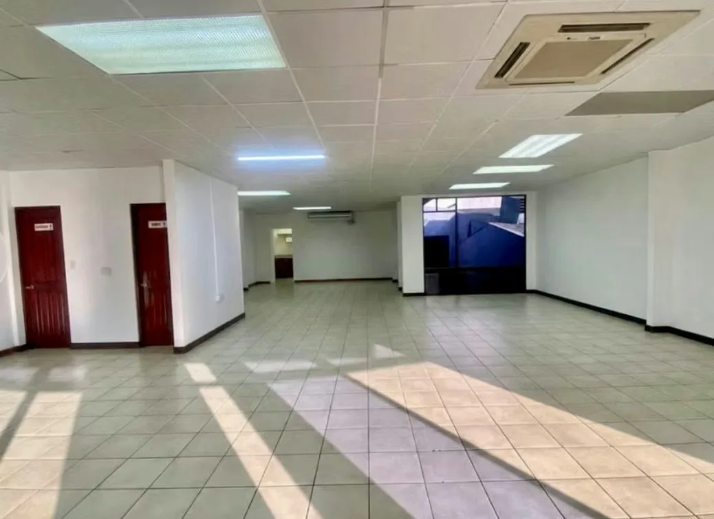 EXECUTIVE OFFICE FOR RENT —Pitahaya, San José