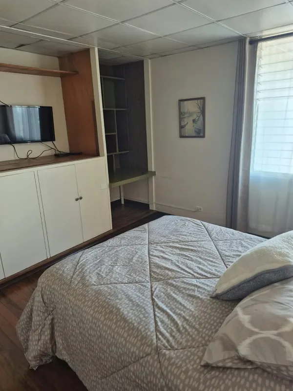 Se alquila habitación amplia en segundo piso de casa de habitación de familia costarricense, que cuenta con cama, closet, buena iluminación, baño completo compartido, acceso a ..., photo 8