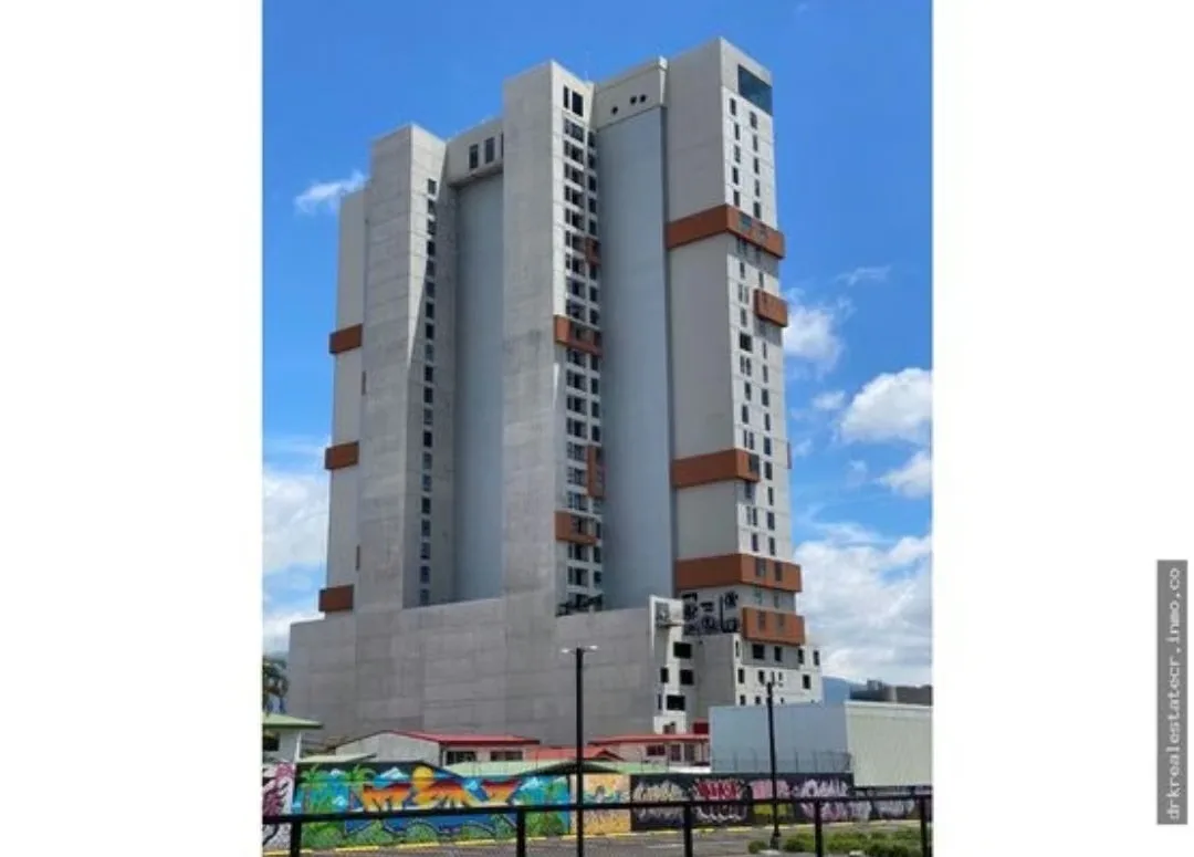 Amoblado apartment for rent in Urbn Escalante, Floor 15.