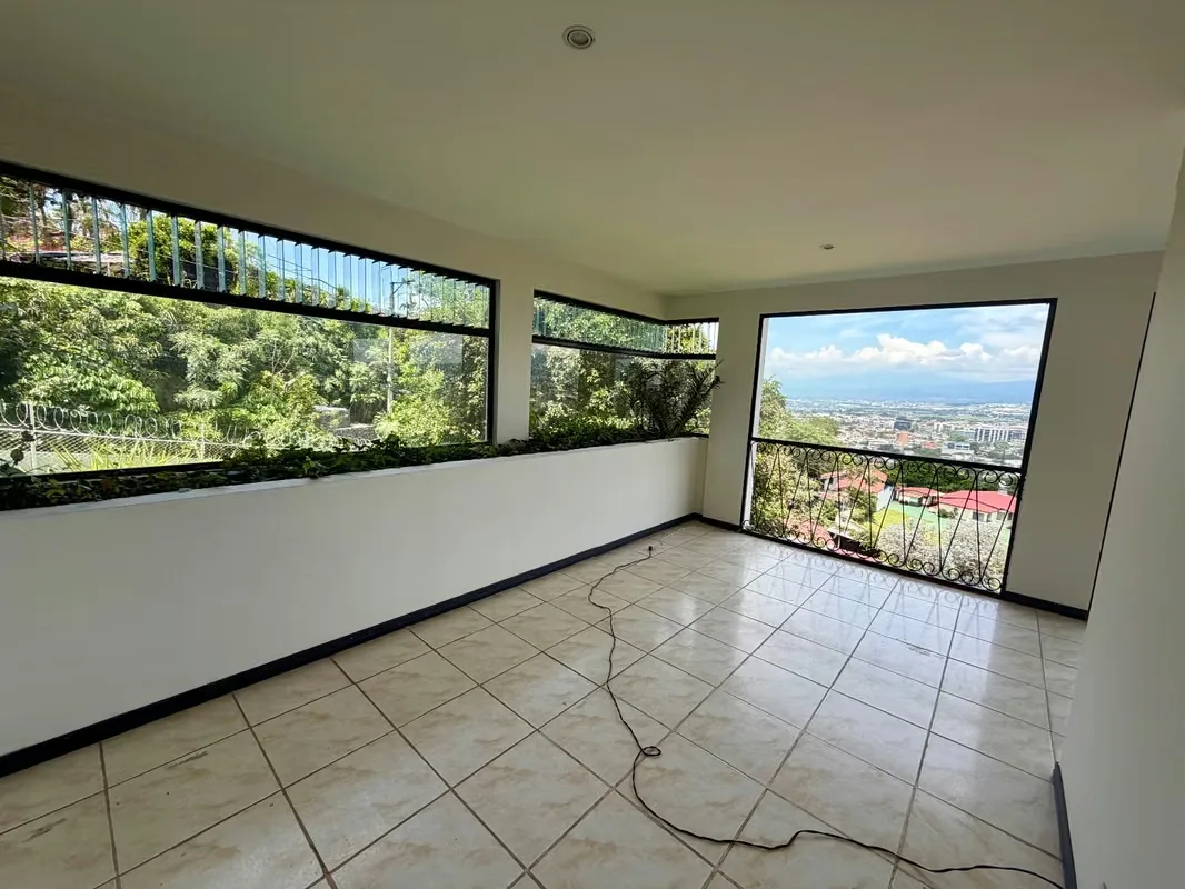 Esta hermosa propiedad, de estilo único, se encuentra en un residencial muy tranquilo y seguro, en Bello Horizonte de Escazú, de fácil acceso, cerca de comercio en general., photo 12