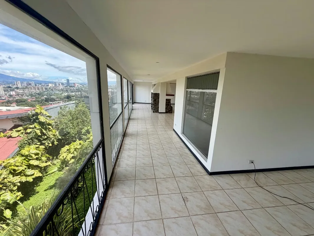 Esta hermosa propiedad, de estilo único, se encuentra en un residencial muy tranquilo y seguro, en Bello Horizonte de Escazú, de fácil acceso, cerca de comercio en general., photo 13