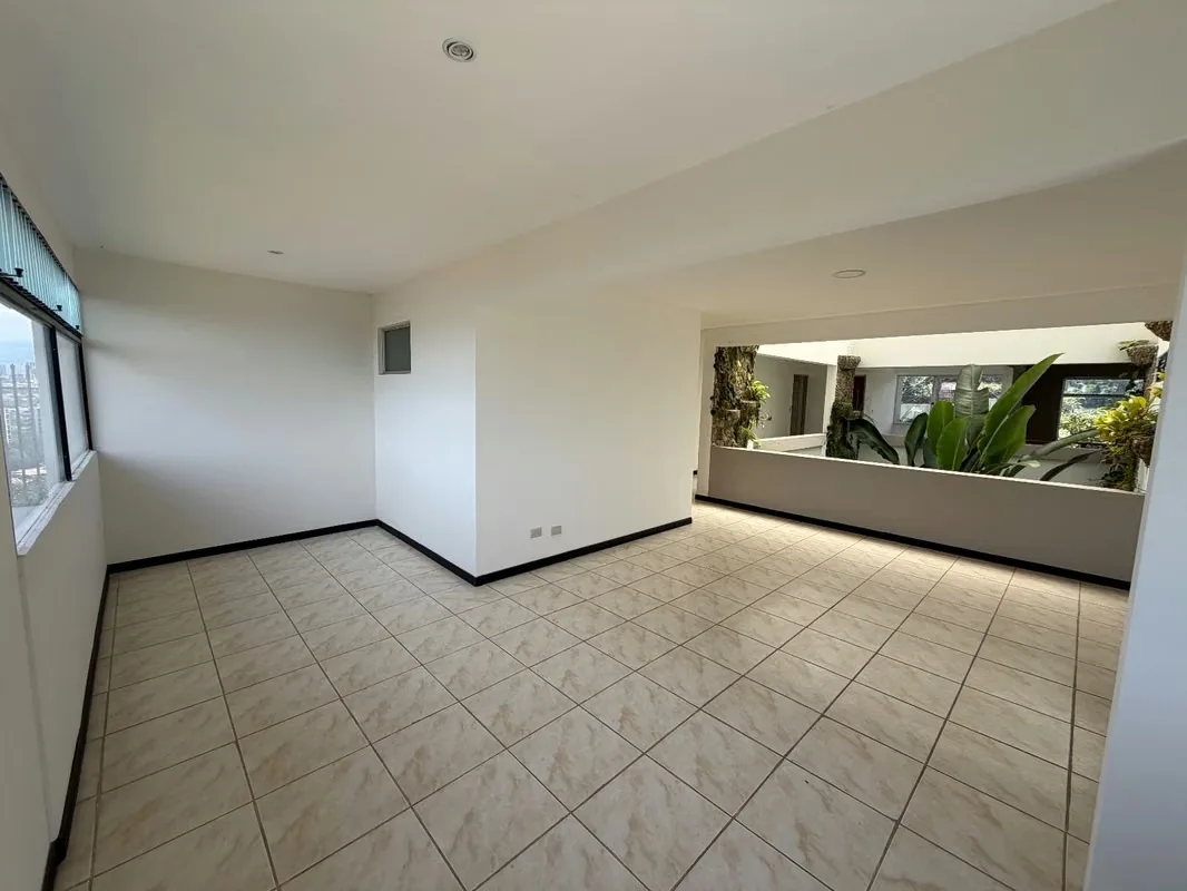 Esta hermosa propiedad, de estilo único, se encuentra en un residencial muy tranquilo y seguro, en Bello Horizonte de Escazú, de fácil acceso, cerca de comercio en general., photo 16