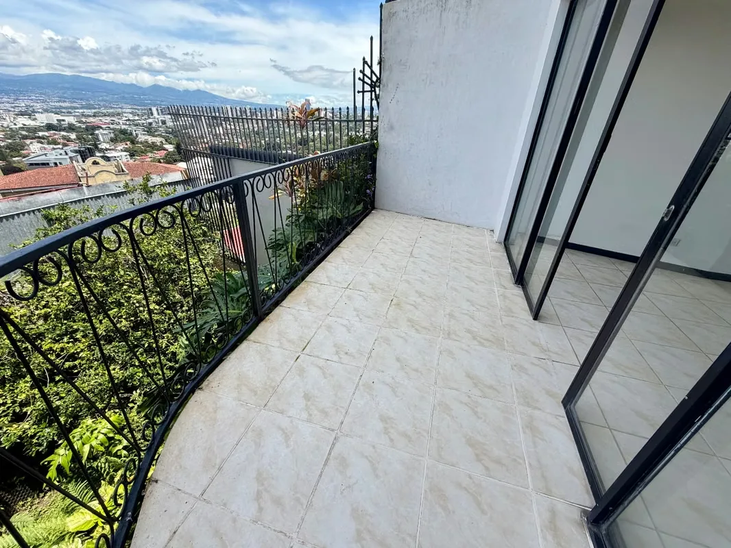 Esta hermosa propiedad, de estilo único, se encuentra en un residencial muy tranquilo y seguro, en Bello Horizonte de Escazú, de fácil acceso, cerca de comercio en general., photo 10