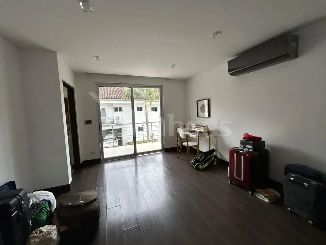 Disponible para alquiler esta elegante townhouse ubicada en Jaboncillo, ofrece 268 m2 de construcción distribuidos en tres niveles, dentro de uno de los condominios más exclusivos y ..., photo 5