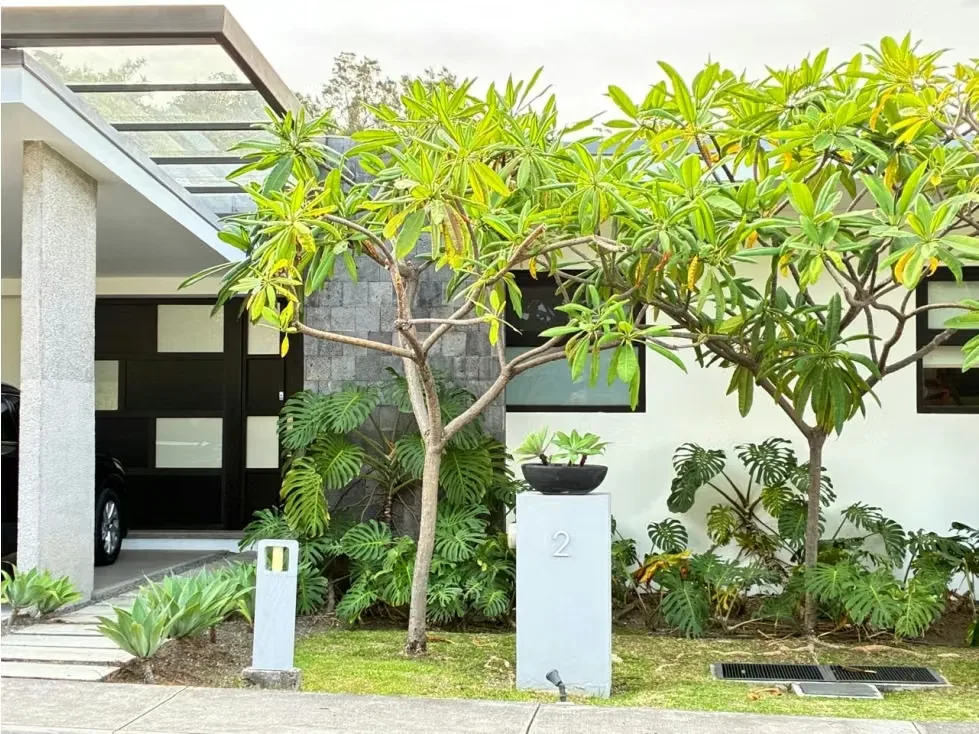 Casa contemporánea | Los Laureles, Escazú en Venta.