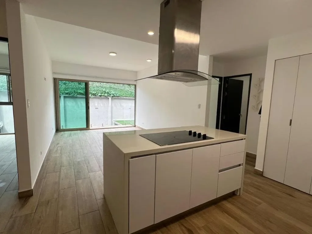 Amplio Apartamento en Alquiler cerca de plaza mayor en Rohrmoser.