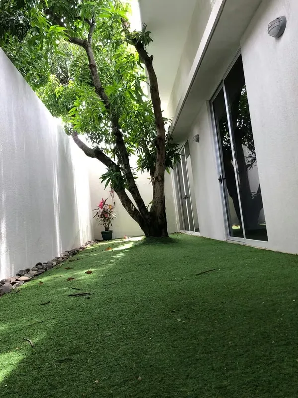 Casa con tres años de construcción. Ubicada dentro de condominio en Brasil de Santa Ana. Moderna, iluminada, con jardines y muy espaciosa., photo 13