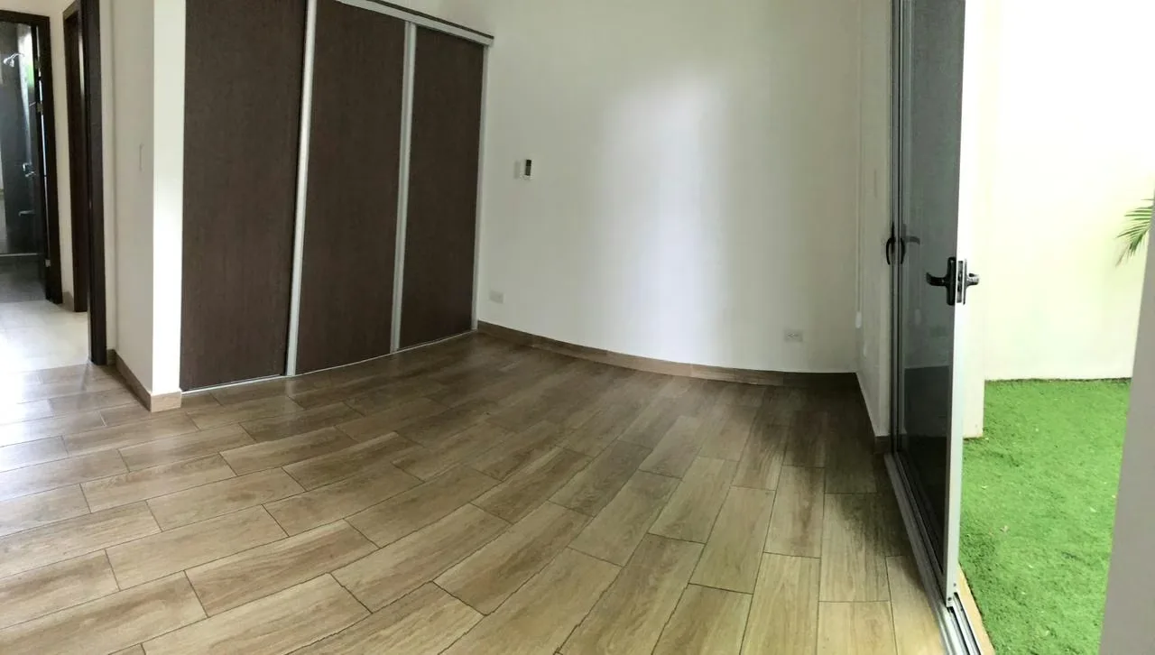 Casa con tres años de construcción. Ubicada dentro de condominio en Brasil de Santa Ana. Moderna, iluminada, con jardines y muy espaciosa., photo 14