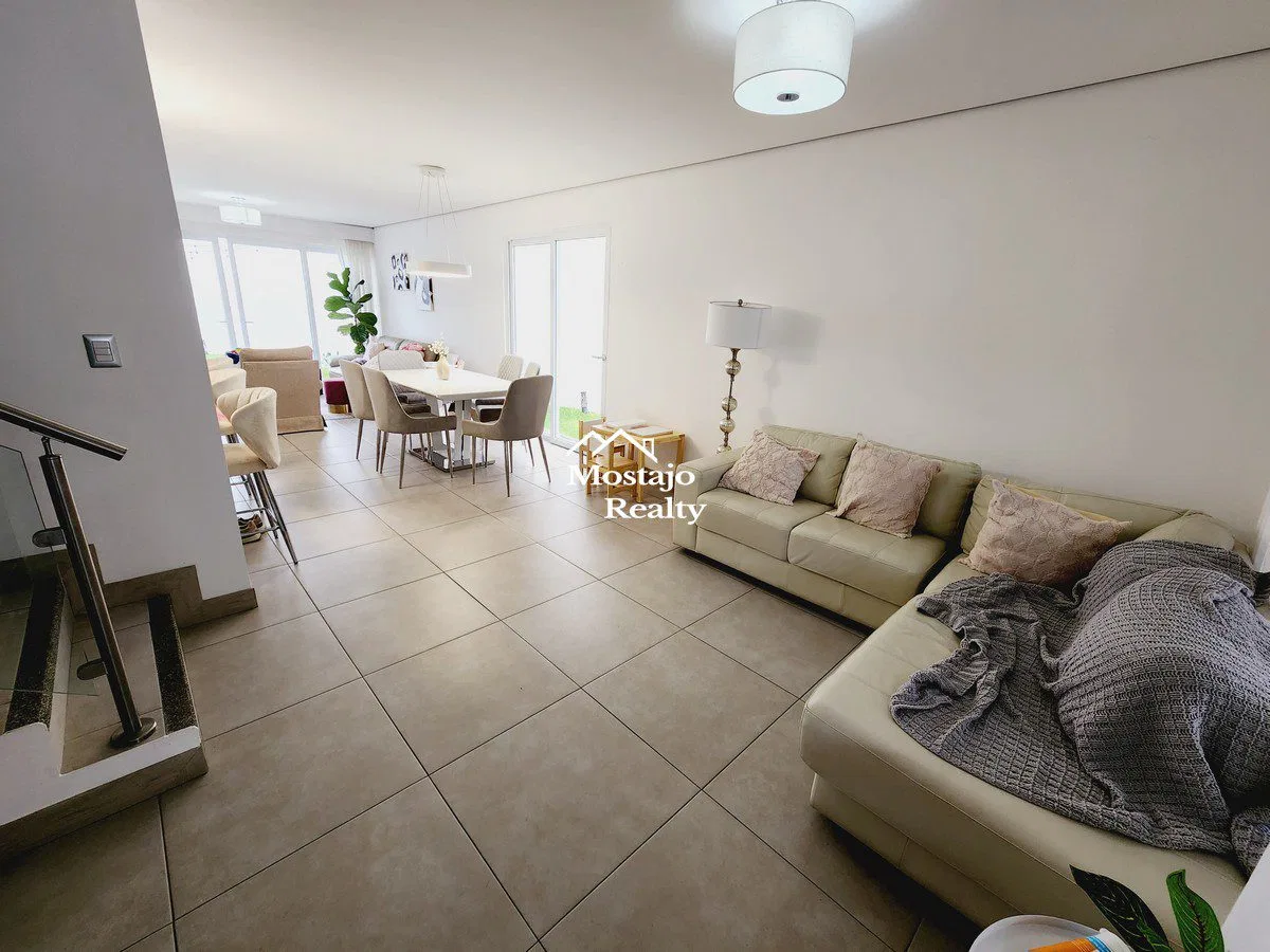 Venta de casa moderna en condominio Source Living, Guachipelin de Escazú