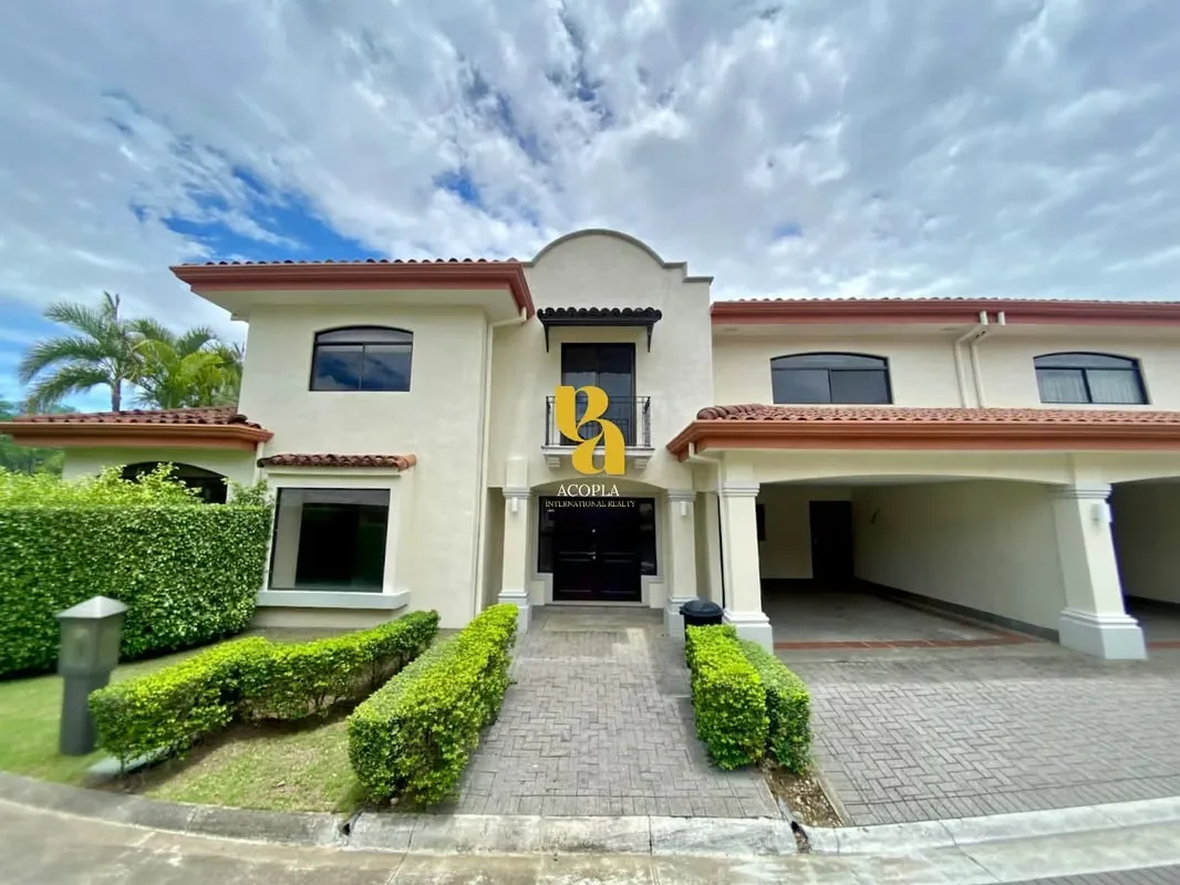 Large house with terrace and garden in condo, Pozos de Santa Ana
