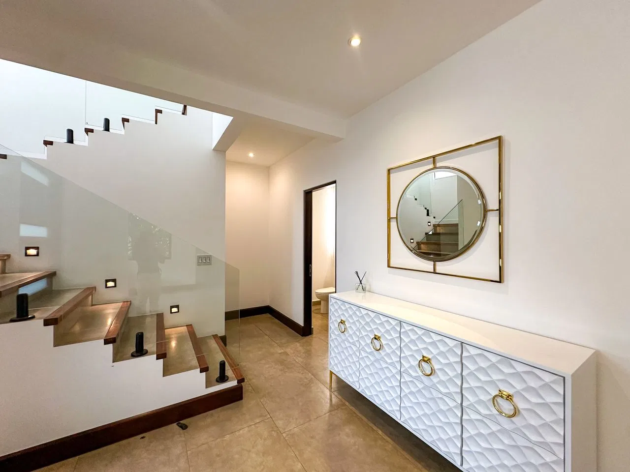 VENTA Y ALQUILER DE CASA EN CONDOMINIO LOMAS DEL VALLE AMUEBLADA, photo 2
