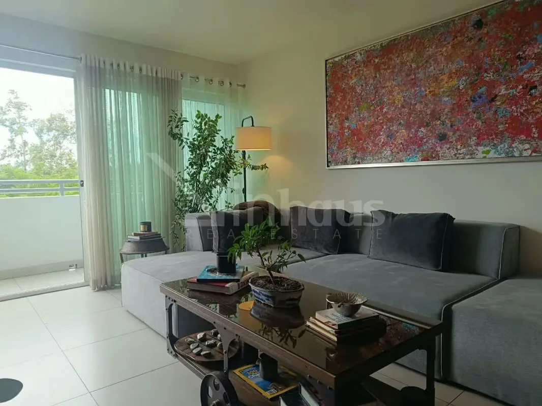 Se vende apartamento de dos habitaciones con doble parqueo y dos balcones ubicado en Barreal de Heredia, en una zona estratégica con fácil acceso a importantes zonas francas y centros ...