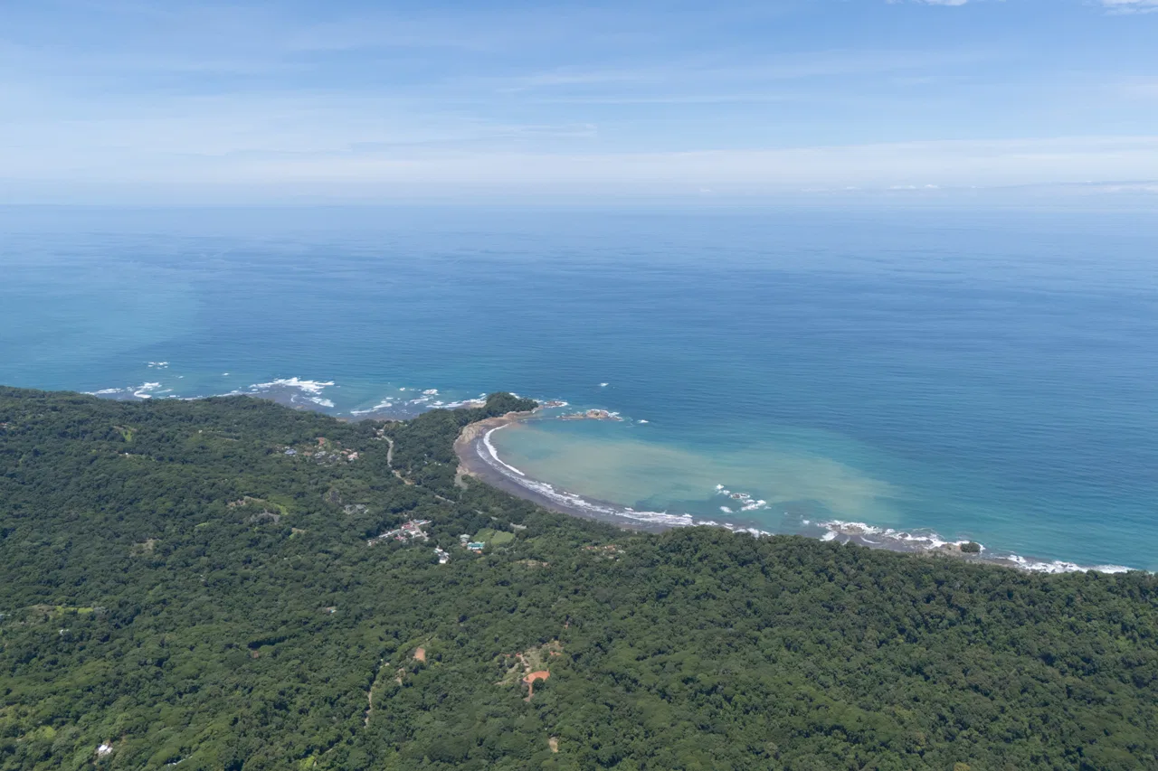 SE VENDE FINCA EN DOMINICAL CON VISTAS AL MAR Y NACIENTES DE AGUA EN 55 HECTAREAS
