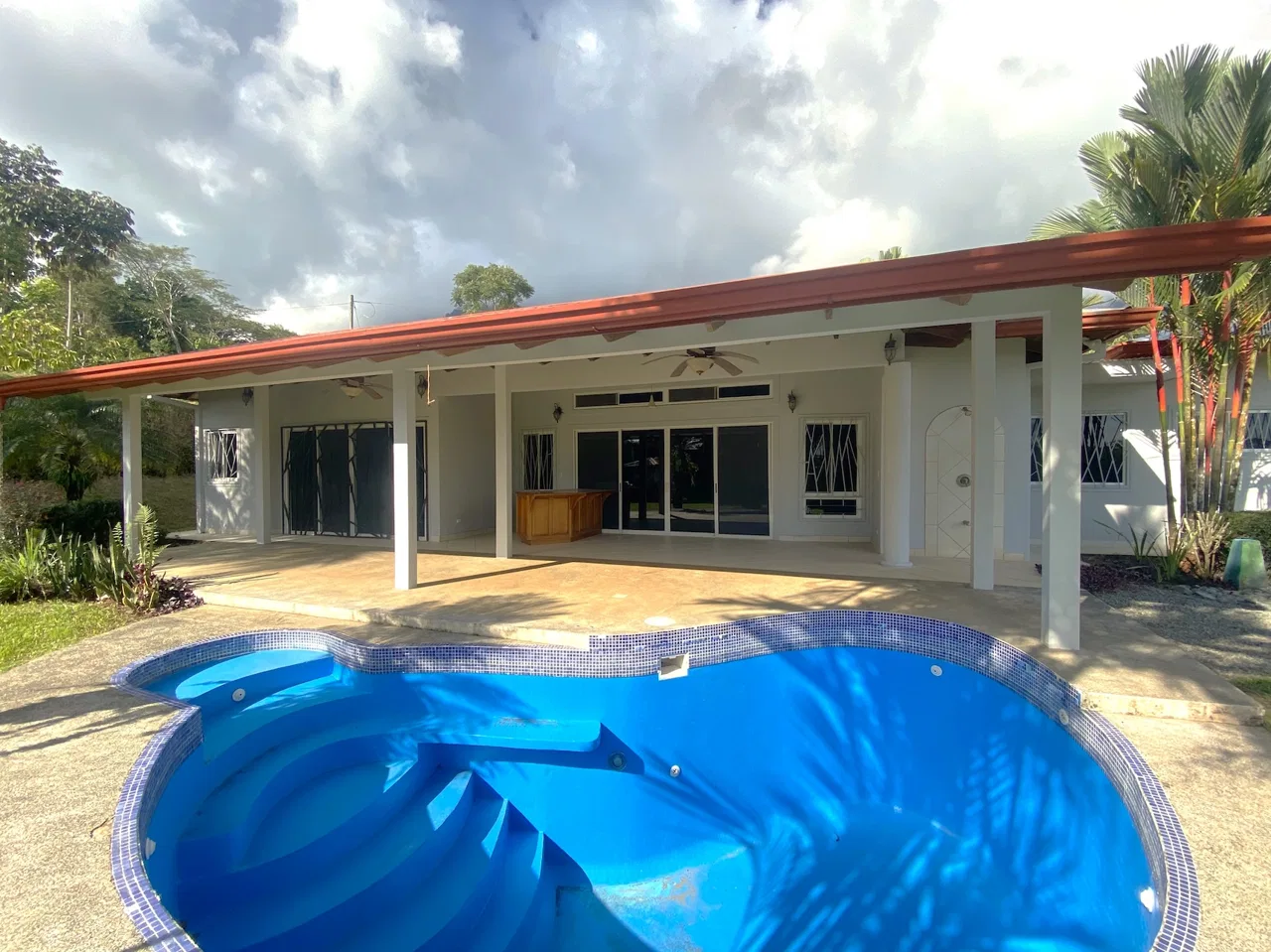 HOUSE WITH THREE BEDROOMS AND MOUNTAINS VIEWS, IN OJOCHAL – 1.8 ACRES