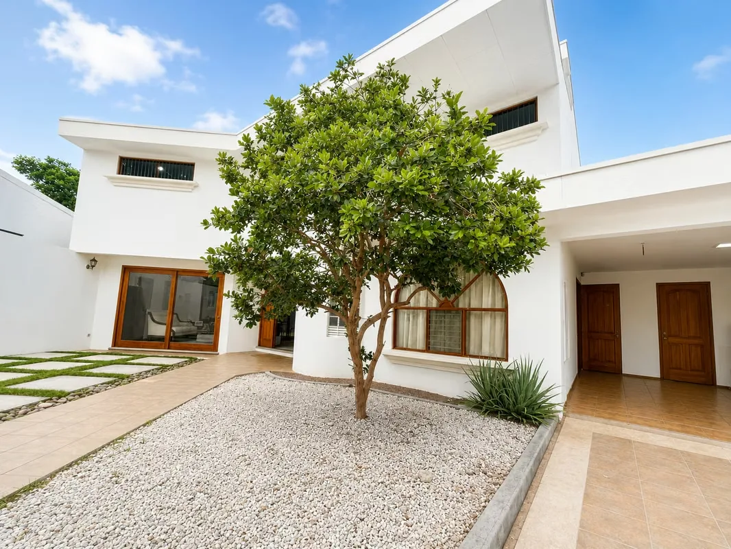 Hermosa propiedad de dos plantas, ubicada en residencial de alta plusvalía., photo 3