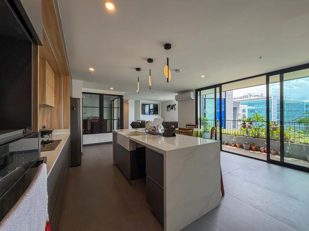 Descubra una forma extraordinaria de vivir en este exclusivo apartamento amueblado, ubicado en el sexto piso del Condominio DENT7, en San Pedro de Montes de Oca, a pocos ...