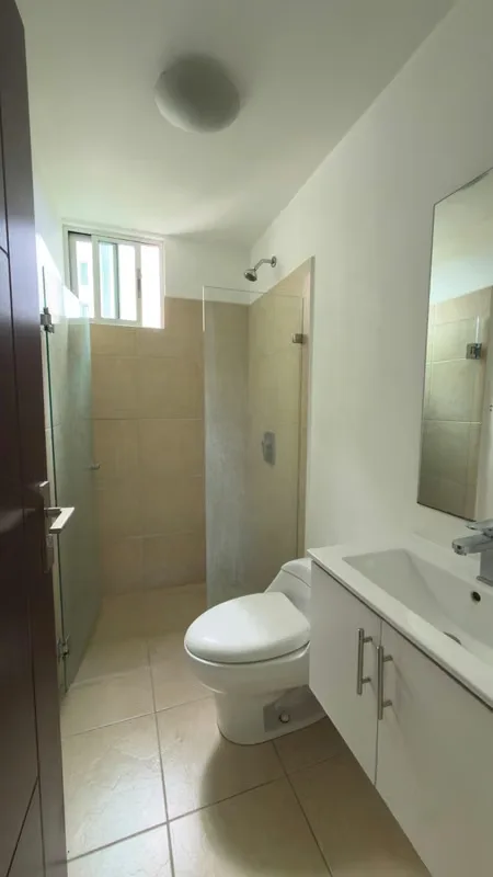 Apartamento en 4to piso: sala, cocina, comedor, balcón, 2 habitaciones, 2 baños, bodega, espacio 1 vehículo, photo 11