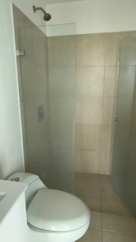 Apartamento en 4to piso: sala, cocina, comedor, balcón, 2 habitaciones, 2 baños, bodega, espacio 1 vehículo, photo 8